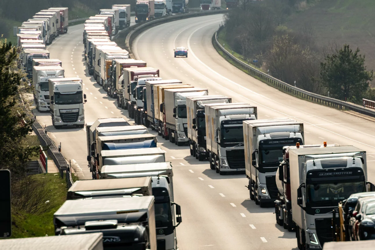 Niemiecka prasa: fatalne warunki pracy kierowców tirów ze wschodu