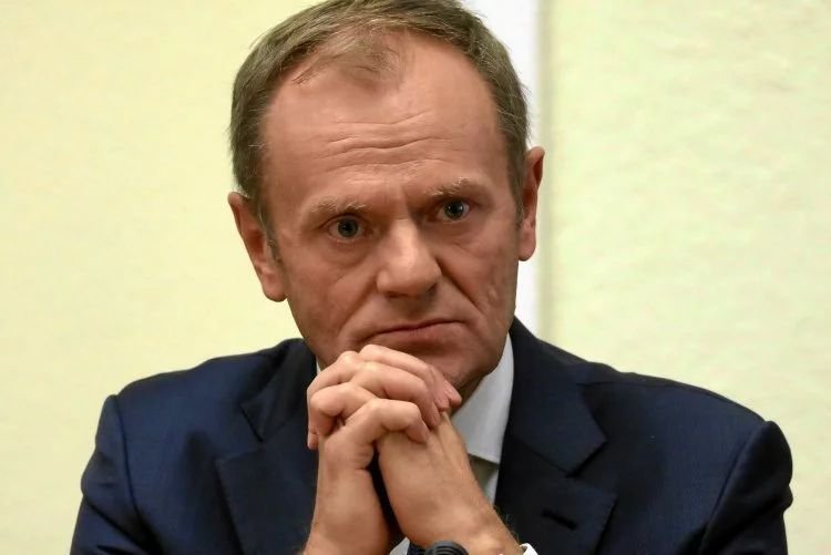 Donald Tusk ocenił sprawę zdjęć Ewy Kopacz, rzekomo pochodzących z rosyjskiego prosektorium.