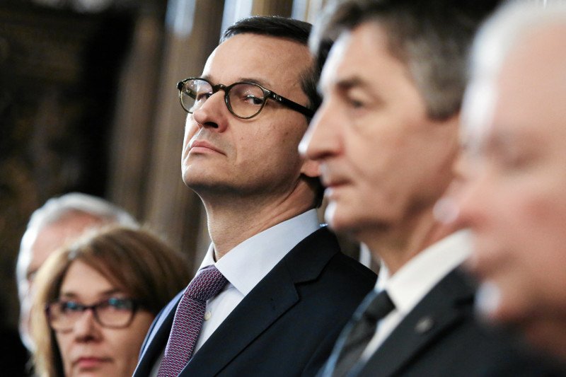 Walka o schedę po Jarosławie Kaczyńskim może być w PiS zażarta - wskazuje sondaż IBRiS.