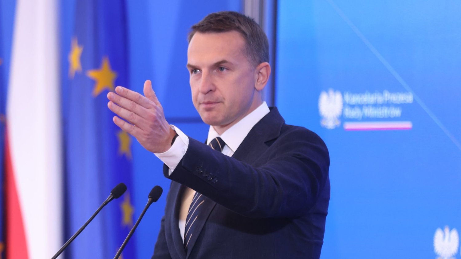 Adam Szłapka w trakcie konferencji.