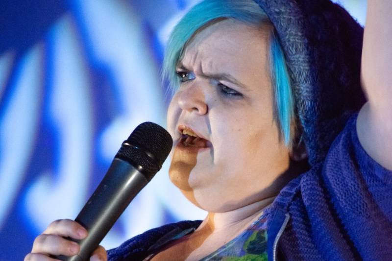 Niskorosła Ola Petrus krytykuje Waszczykowskiego, za tekst o "karłach politycznych"