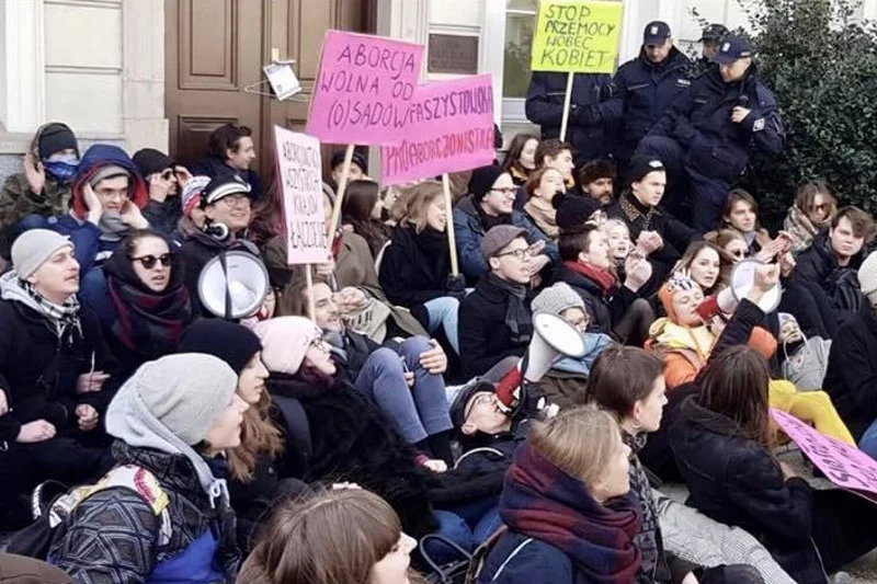 Studenci blokują Pałac Arcybiskupów w Warszawie