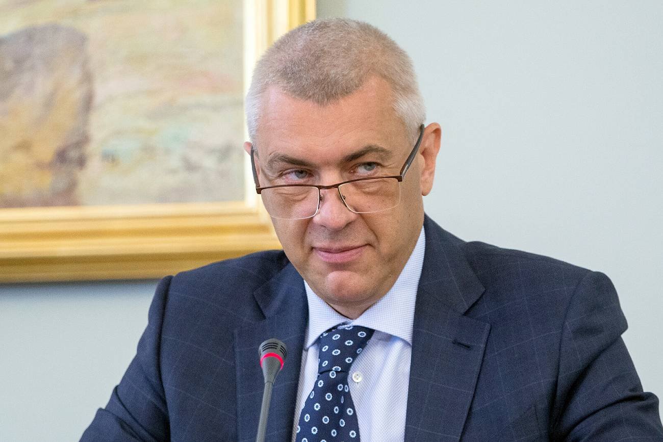 O co chodzi z "sondażami Political Changes"? Tak naprawdę to sposób Romana Giertycha na wykpienie niektórych sondażowni