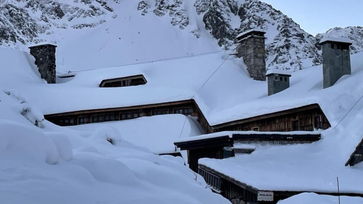 TPN zamknięty, turyści uwięzieni w schronisku. Gospodyni ujawnia, co dalej