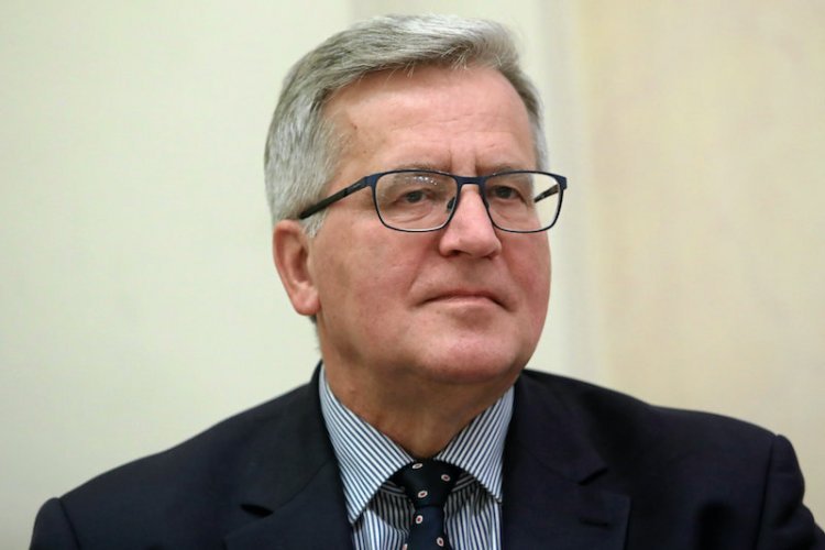 Komorowski w szpitalu w Warszawie. Ma koronawirusa.