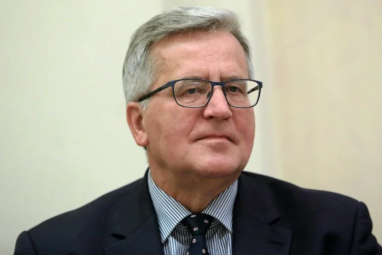 Koronawirusa wykryto u Komorowskiego w zeszłym tygodniu. Komorowski w szpitalu w Warszawie. Ma koronawirusa.