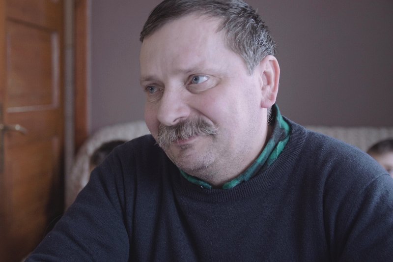 Ryszard Toruńczak jest sołtysem Załakowa (woj. pomorskie) i gospodarzem. Przez suszę wyjechał do pracy za granicą.