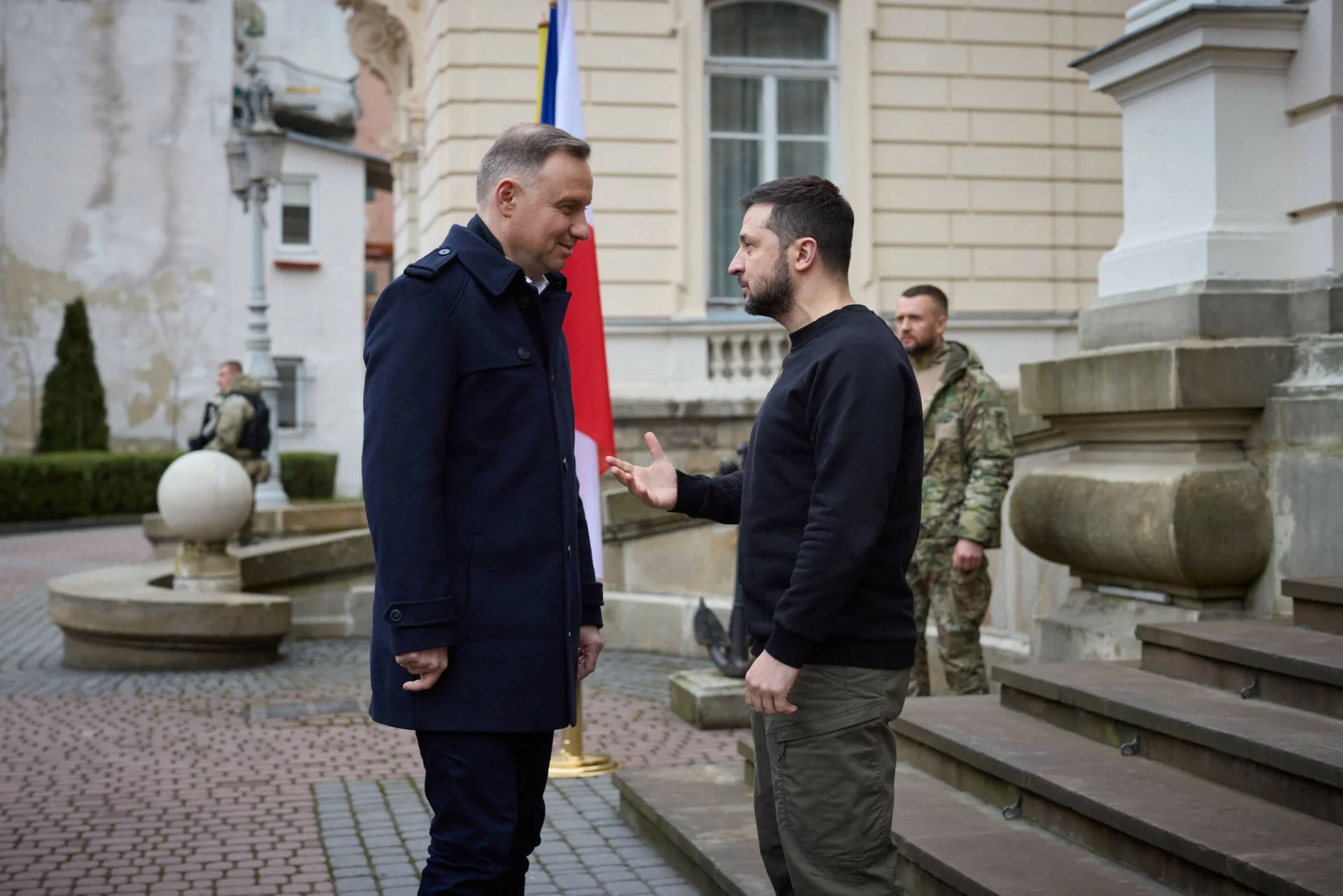 Prezydent Ukrainy Wołodymyr Zełenski przyjął zaproszenie Andrzeja Dudy i przyjedzie z wizytą do Polski.