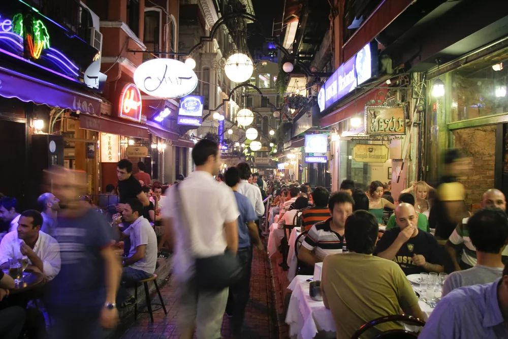 [url=http://shutr.bz/1jqD5qZ] Plac Taksim nocą [/url]