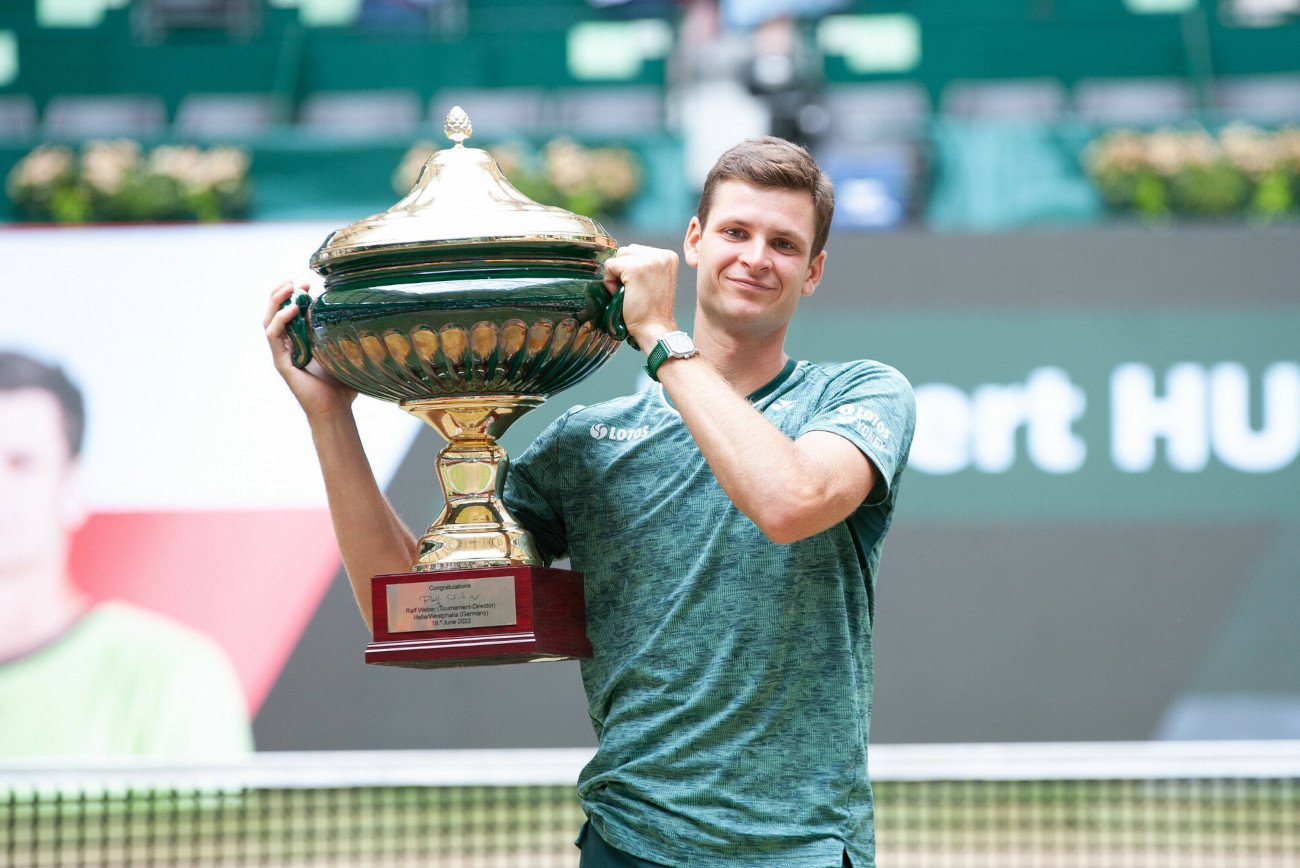 Hubert Hurkacz w niedzielę zwyciężył w turnieju na trawiastych kortach w Halle. W finale ograł Daniiła Miedwiediewa 6:1, 6:4.