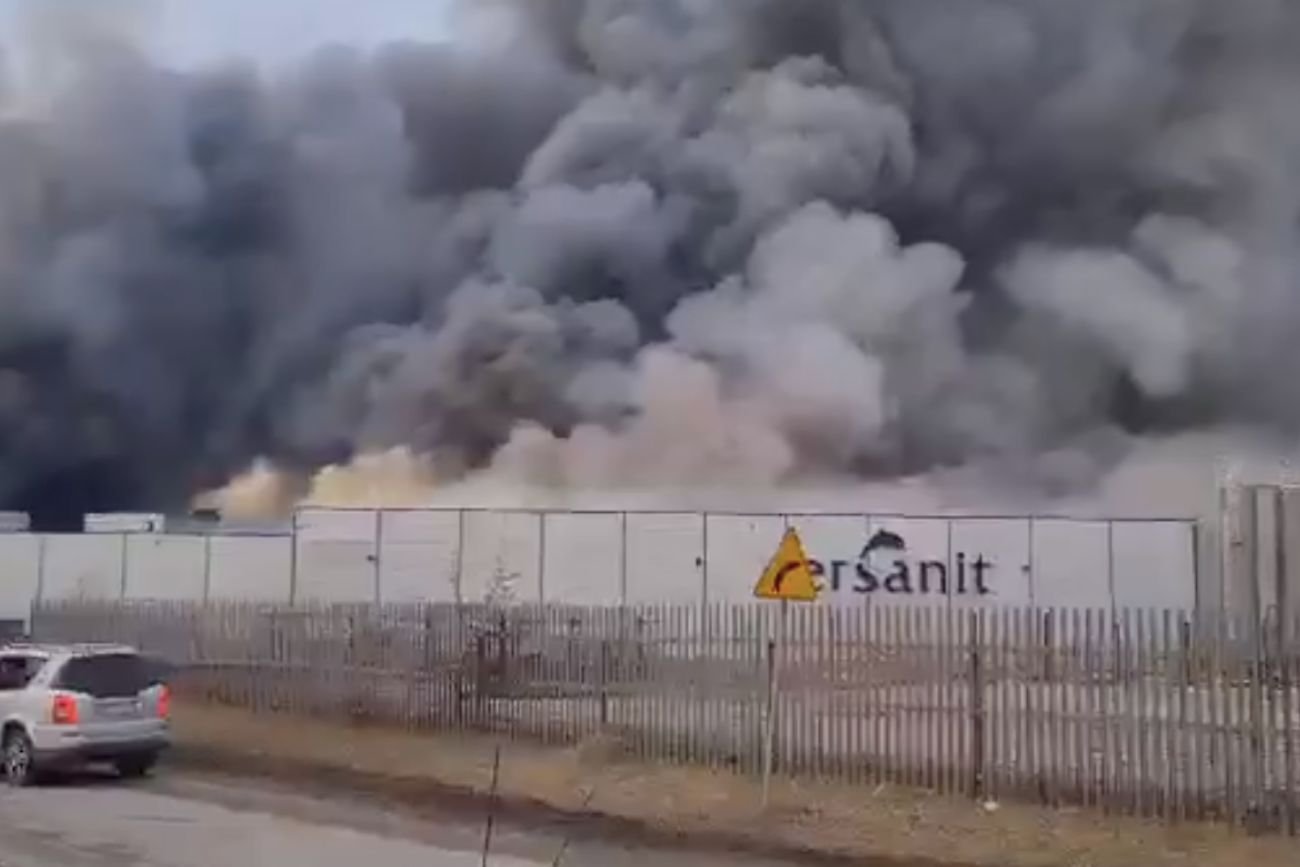 Pożar hali w Starachowicach.