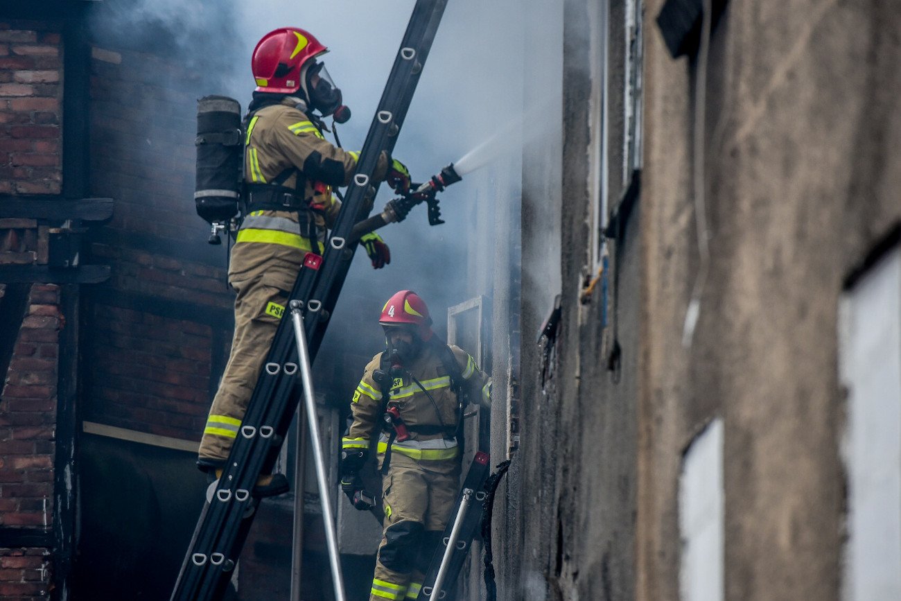 W czwartek rano wybuchł pożar w mieszkaniu kamienicy przy ul. Chojnickiej w Starogardzie Gdańskim. (zdjęcie ilustracyjne)