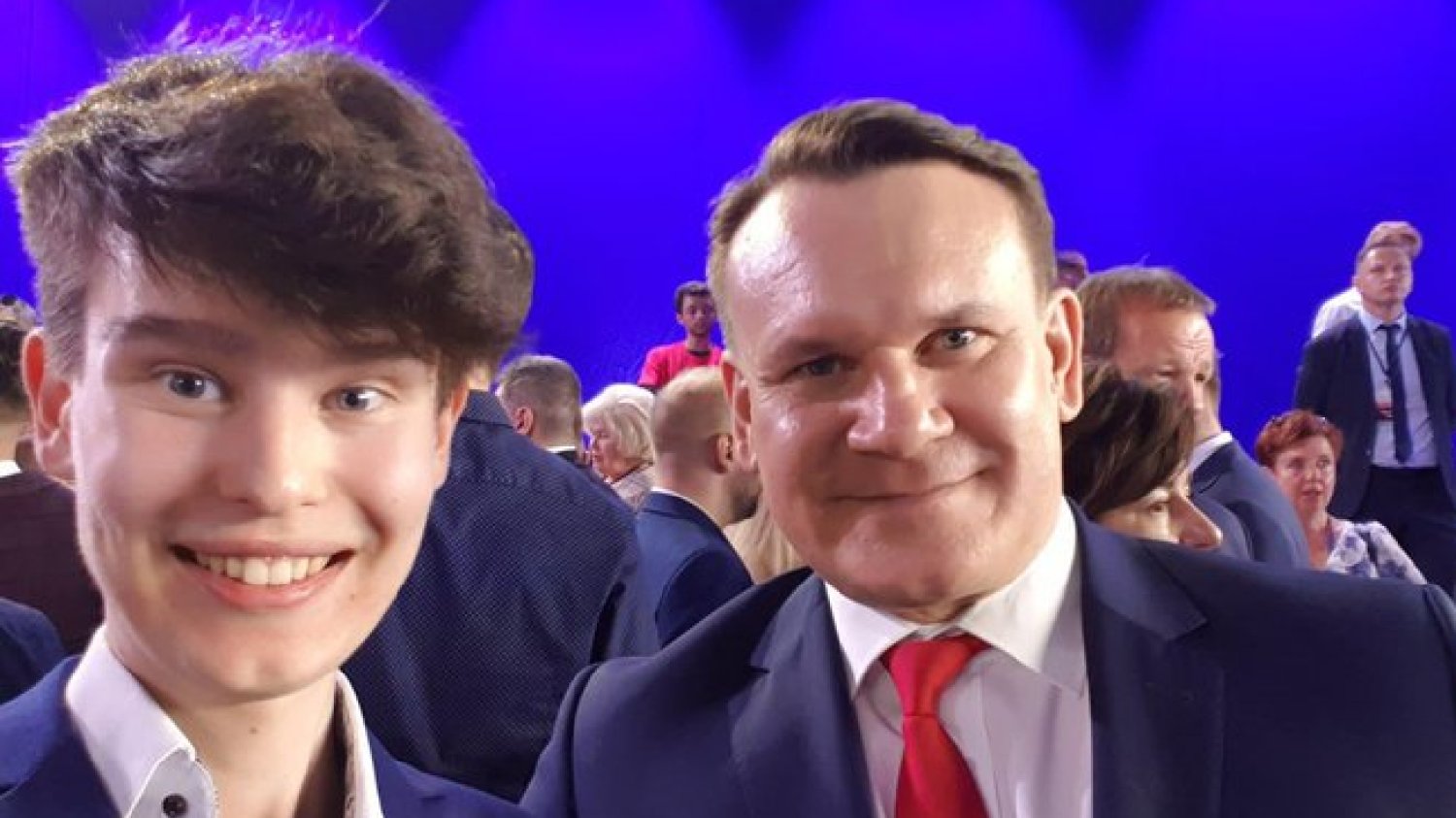Nie boją się Tuska ale prasy tak. Oto obrońcy Kaczyńskiego z Okiem Młodych