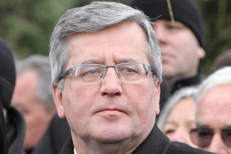 Bronisław Komorowski zgolił wąsy.
