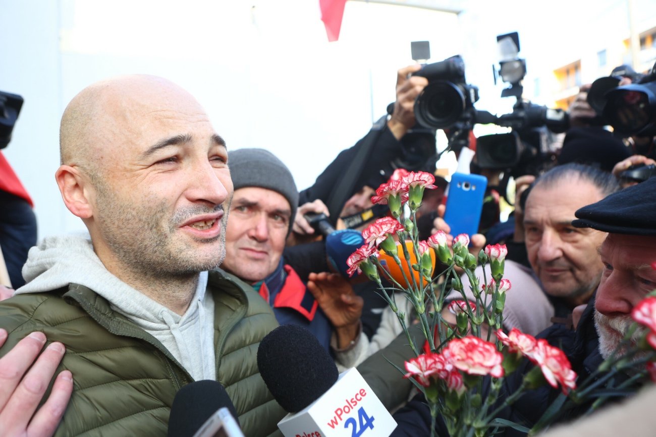 Ks. Olszewski wyszedł na wolność.