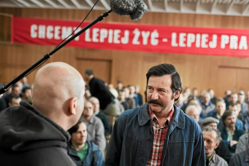 Robert Więckiewicz na planie filmu "Wałęsa" w reżyserii Andrzeja Wajdy