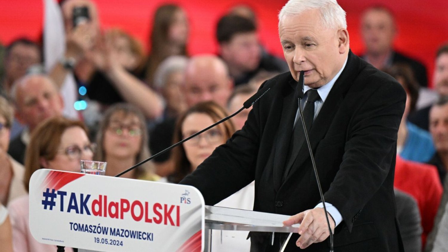 Jarosław Kaczyński uderzał w Tuska. W pewnym momencie tłum poszedł w jego ślady