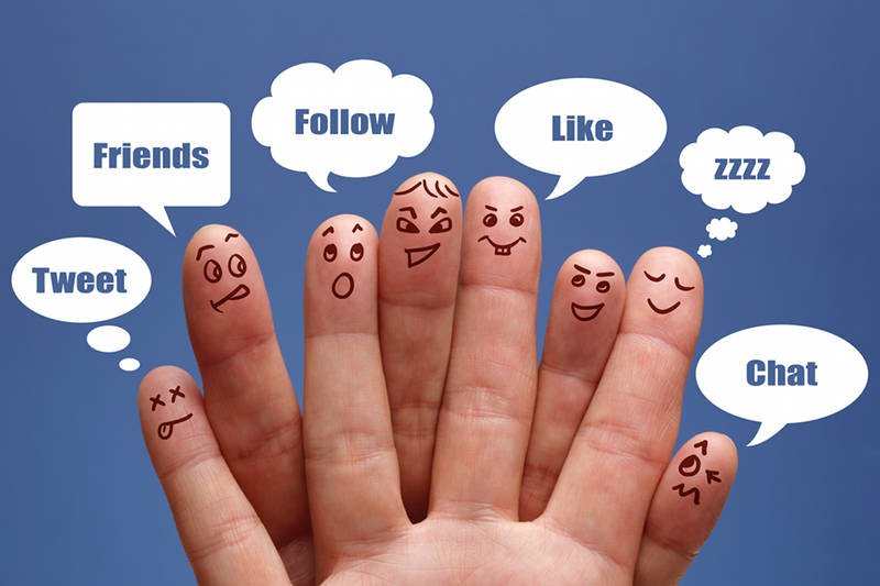 Facebook zmienia język