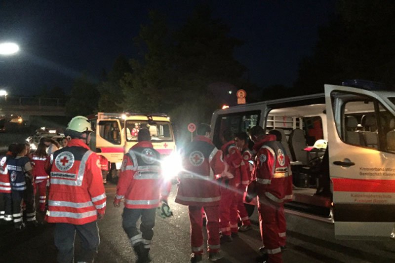 W niemieckim pociągu jadącym z Treuchtlingen do Würzburga doszło do ataku. Zamachowiec ostrym narzędziem ciężko ranił co najmniej kilka osób.