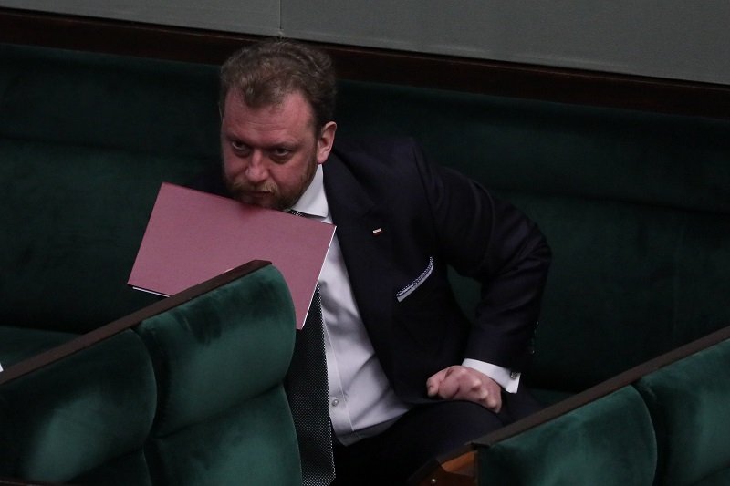 Ministerstwo Zdrowia miało kupić respiratory od osoby podejrzanej o handel bronią.