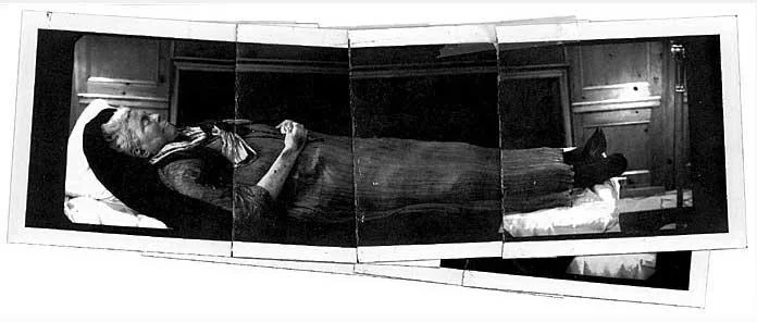 Susan Sontag w domu pogrzebowym/Annie Leibovitz