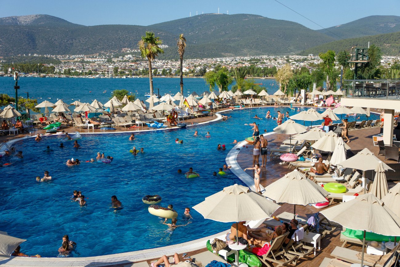 Ultra all inclusive – co to jest i czym różni się od wakacji all inclusive?