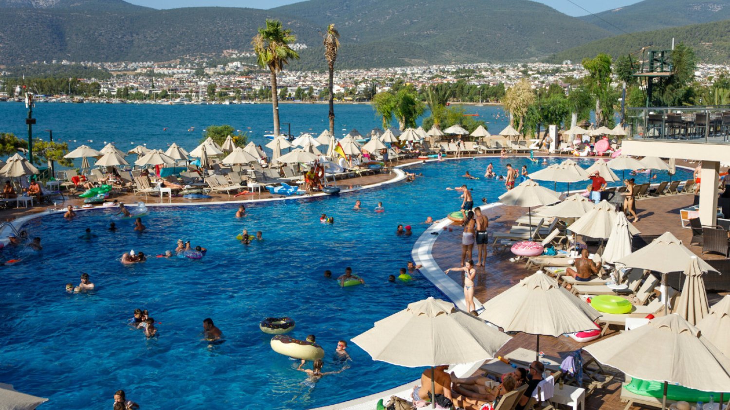Ultra all inclusive – co to jest i czym różni się od wakacji all inclusive?