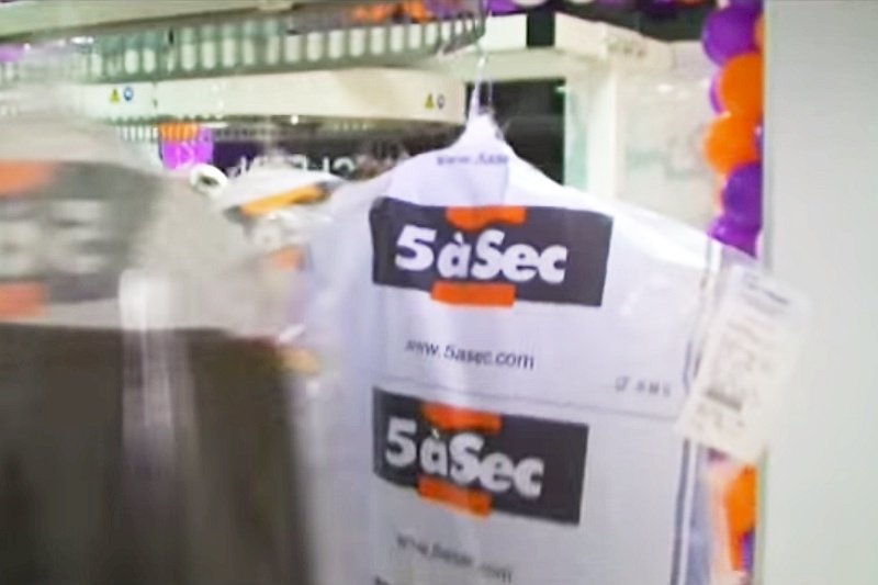 W Warszawie sieć pralni "5aSec" zatrudnia co najmniej jedną dumną rasistkę, która w gorszy sposób odnosi się do czarnoskórych klientów.