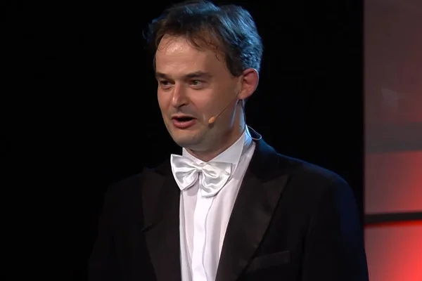 "Muzyka łagodzi obyczaje. Ale tylko ta wykonywana czysto" – komentuje Filip Jaślar z Grupy MoCarta.