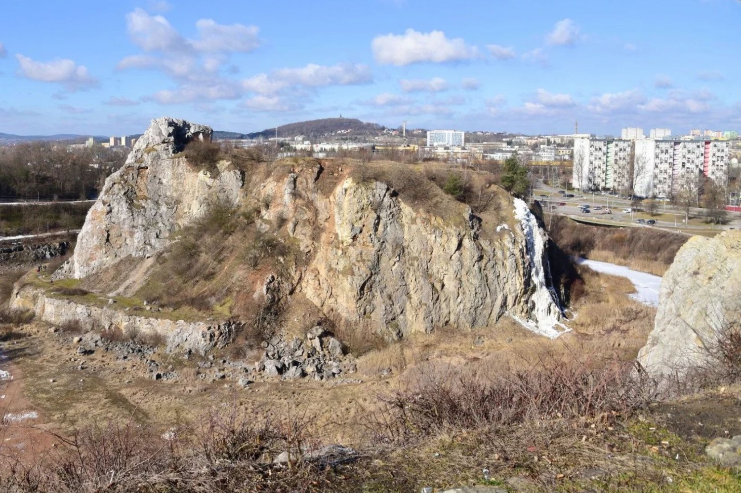 Są wyniki sekcji zwłok 20-latki, która runęła w przepaść w rezerwacie Kadzielnia w Kielcach.