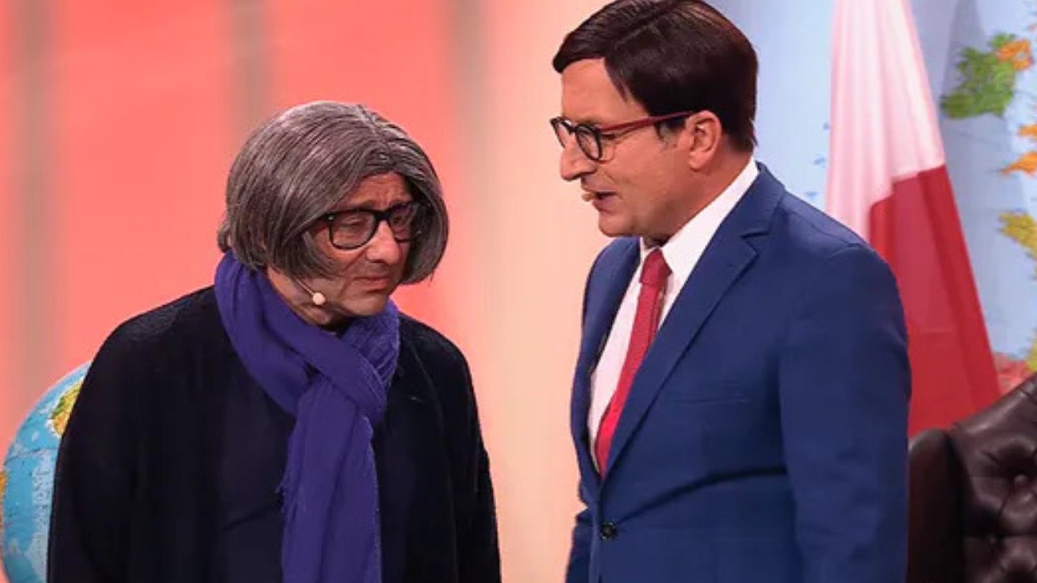 W programie "Kabaret na żywo" zażartowano sobie z Holland i Ziobry. W programie "Kabaret na żywo" zażartowano sobie z Holland i Ziobry.
