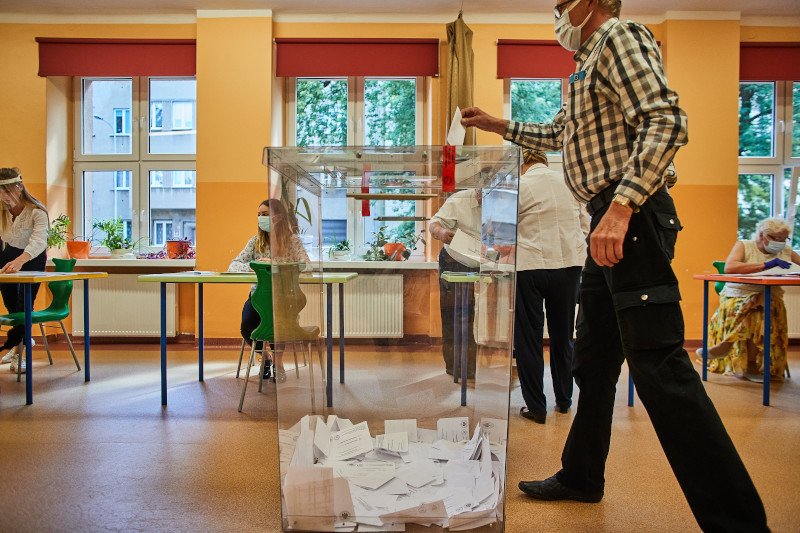 Lokale wyborcze będą otwarte do godziny 21.00.