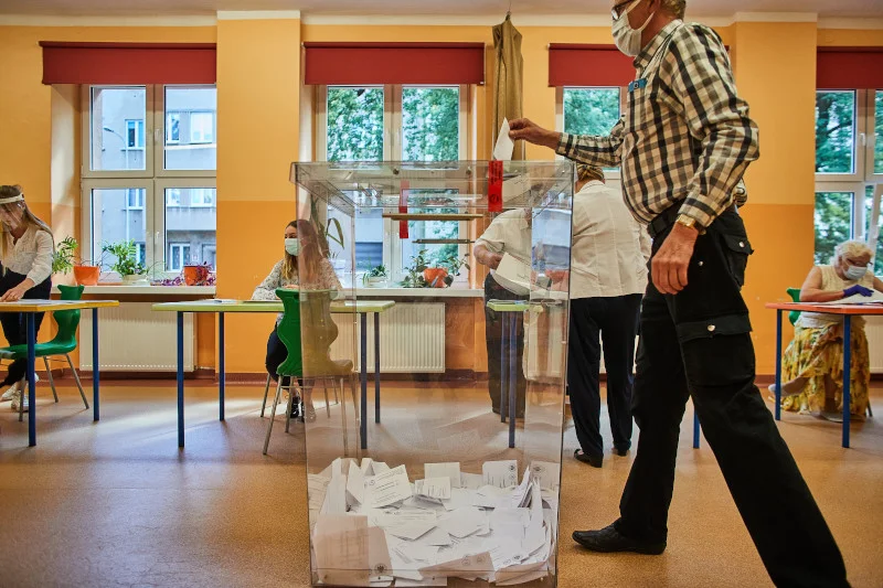 Lokale wyborcze będą otwarte do godziny 21.00.