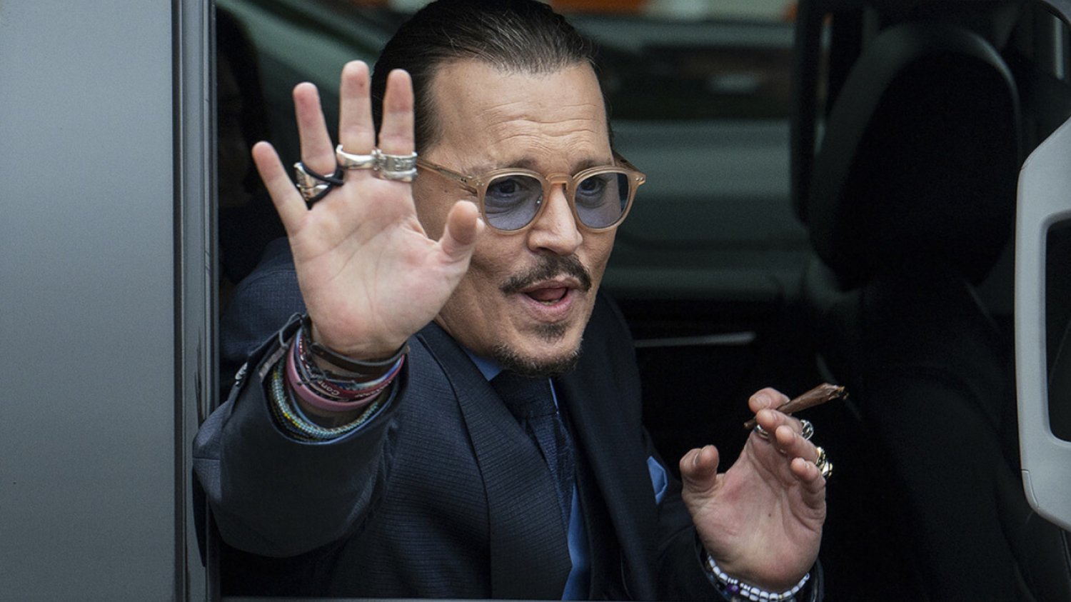 Johnny Depp wybrał proces z Amber Heard. Czy Hollywood przyjmie go z powrotem? Johnny Depp wygrał proces z Amber Heard.