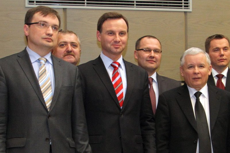 Czym przed laty Duda "ujął" Kaczyńskiego? I dlaczego się nie lubią z Ziobrą? "Newsweek" opisuje nieznane fakty z przeszłości polityków. Na zdjęciu politycy PiS na konwencji w Krakowie przed wyborami samorządowymi w 2010 r.