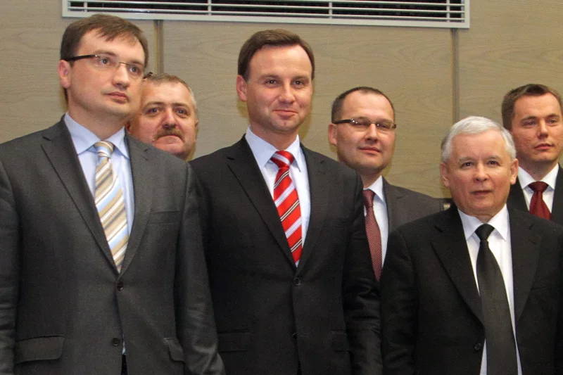 Czym przed laty Duda "ujął" Kaczyńskiego? I dlaczego się nie lubią z Ziobrą? "Newsweek" opisuje nieznane fakty z przeszłości polityków. Na zdjęciu politycy PiS na konwencji w Krakowie przed wyborami samorządowymi w 2010 r.
