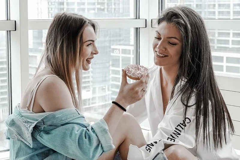 Agnieszka i Karolina są para od 3 lat. Prowadza kanał na Youtube 'Power Girls'