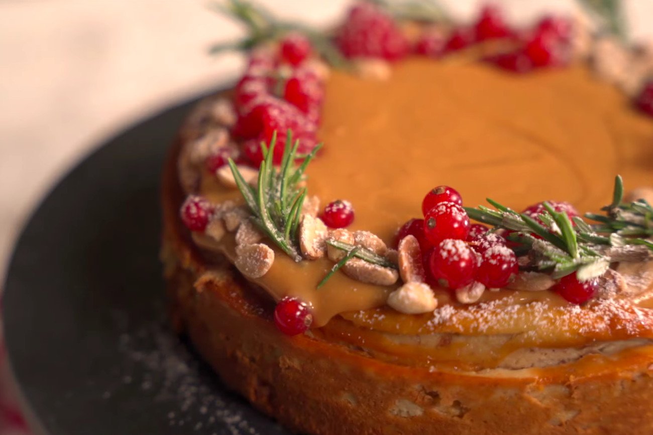 Przepis na pyszny sernik kajmakowy.