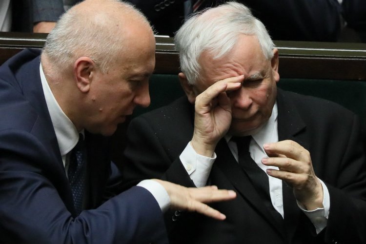 Brudziński skrytykował życzenia Tuska dla Kaczyńskiego.