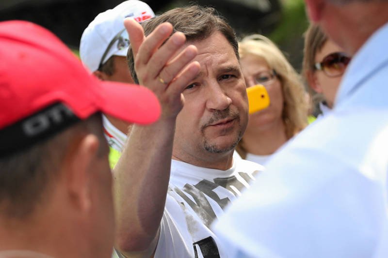 Piotr Duda, przewodniczący "Solidarności" podczas pikiety pod Sejmem