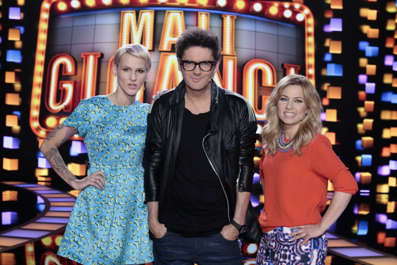 Bujakiewicz demaskuje Wojewódzkiego i Chylińską. W tle "Mali Giganci" TVN-u