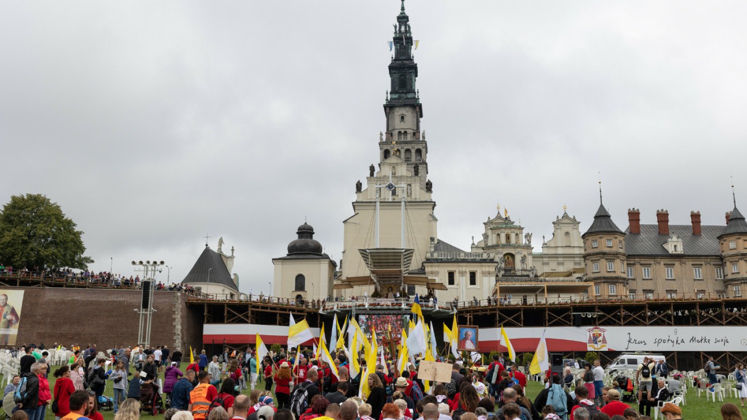 Lewicowi radni z Częstochowy chcą wstrzymać dofinansowanie religii w szkołach.