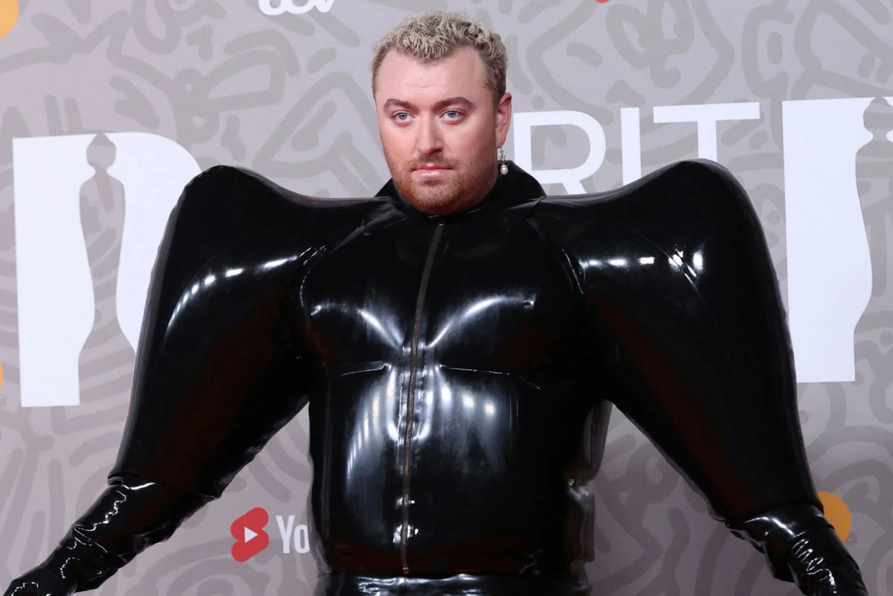 Kreacja Sama Smitha wywołała sporo kontrowersji na gali Brit Awards 2023. Kreacja Sama Smitha wywołała sporo kontrowersji na gali Brit Awards 2023.