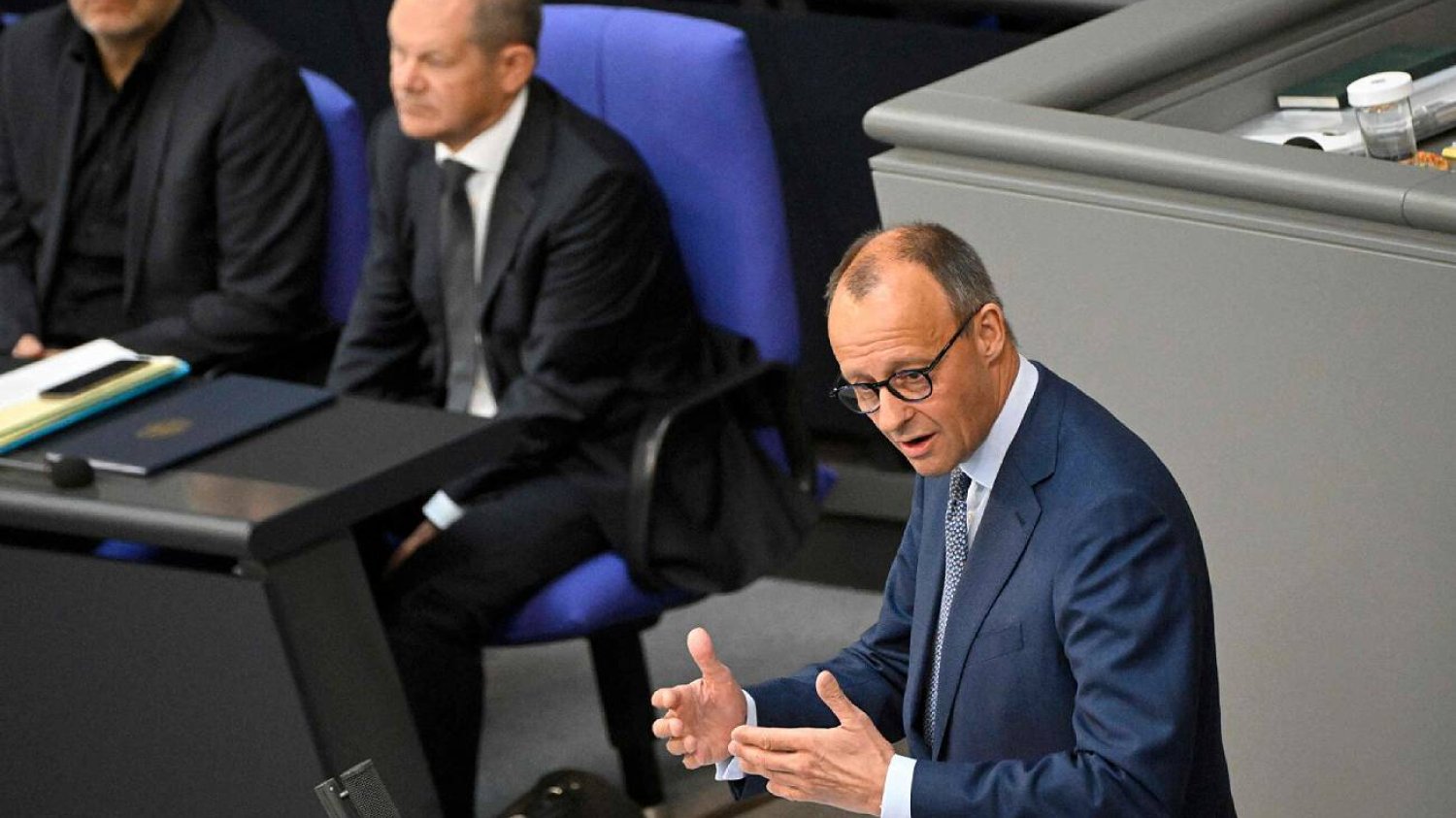 W Niemczech CDU/CSU Friedricha Merza już znacznie wyprzedza w nowych sondażach SPD, z którego wywodzi się kanclerz Olaf Scholz. W Niemczech CDU/CSU Friedricha Merza już znacznie wyprzedza w nowych sondażach SPD, z którego wywodzi się kanclerz Olaf Scholz.