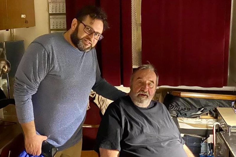 Wiktor Kowalewski chce wrócić na pogrzeb ojca ze Stanów Zjednoczonych.