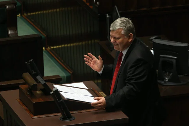 Poseł Suski przyznaje, że trwają rozmowy na temat skrócenia kadencji samorządów.