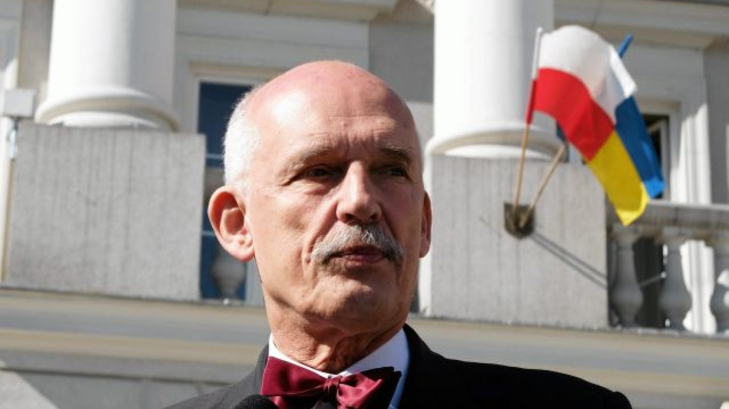 Janusz Korwin-Mikke proponuje Polsce najkrótszą ustawę zasadniczą świata.