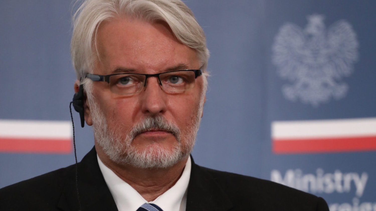 Odpowiedź ministra Waszczykowskiego nie zamyka sprawy. Teraz odpowiedzią rządu PiS zajmie się Komisja Europejska. Polsce nadal grożą sankcje za złamanie zasady praworządności.