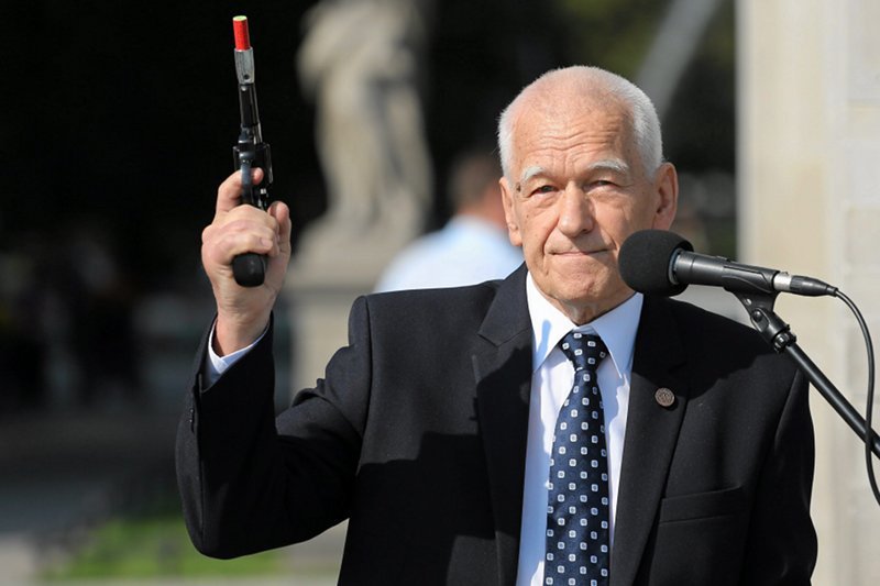 To strzał w opozycję oraz Prawo i Sprawiedliwość? Przynajmniej tak wierzy Kornel Morawiecki. Założył partię i wierzy, że będzie liczył się na scenie politycznej.