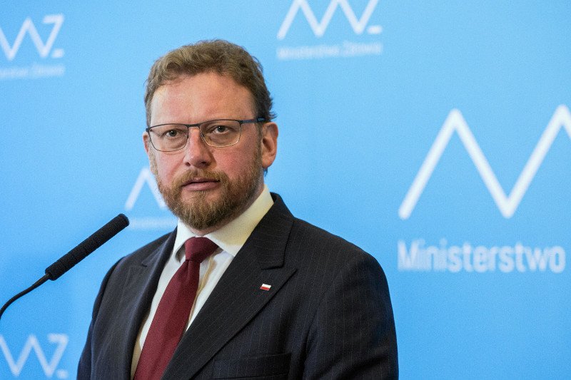 Diagności laboratoryjni protestują przeciwko rozporządzeniu, na mocy którego umożliwiono zdalną autoryzację wyników badań laboratoryjnych.